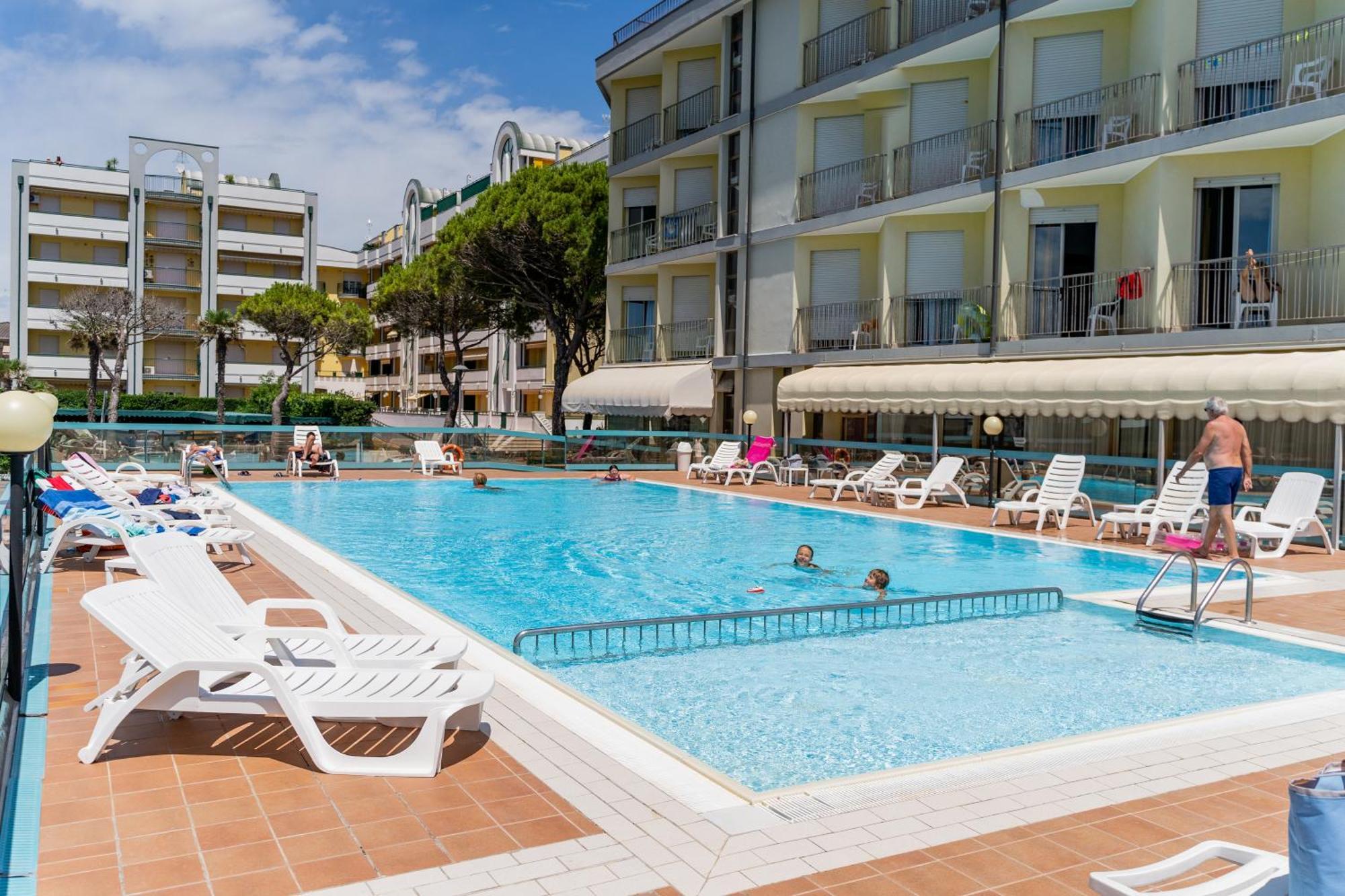 Hotel Touring Caorle Exterior photo