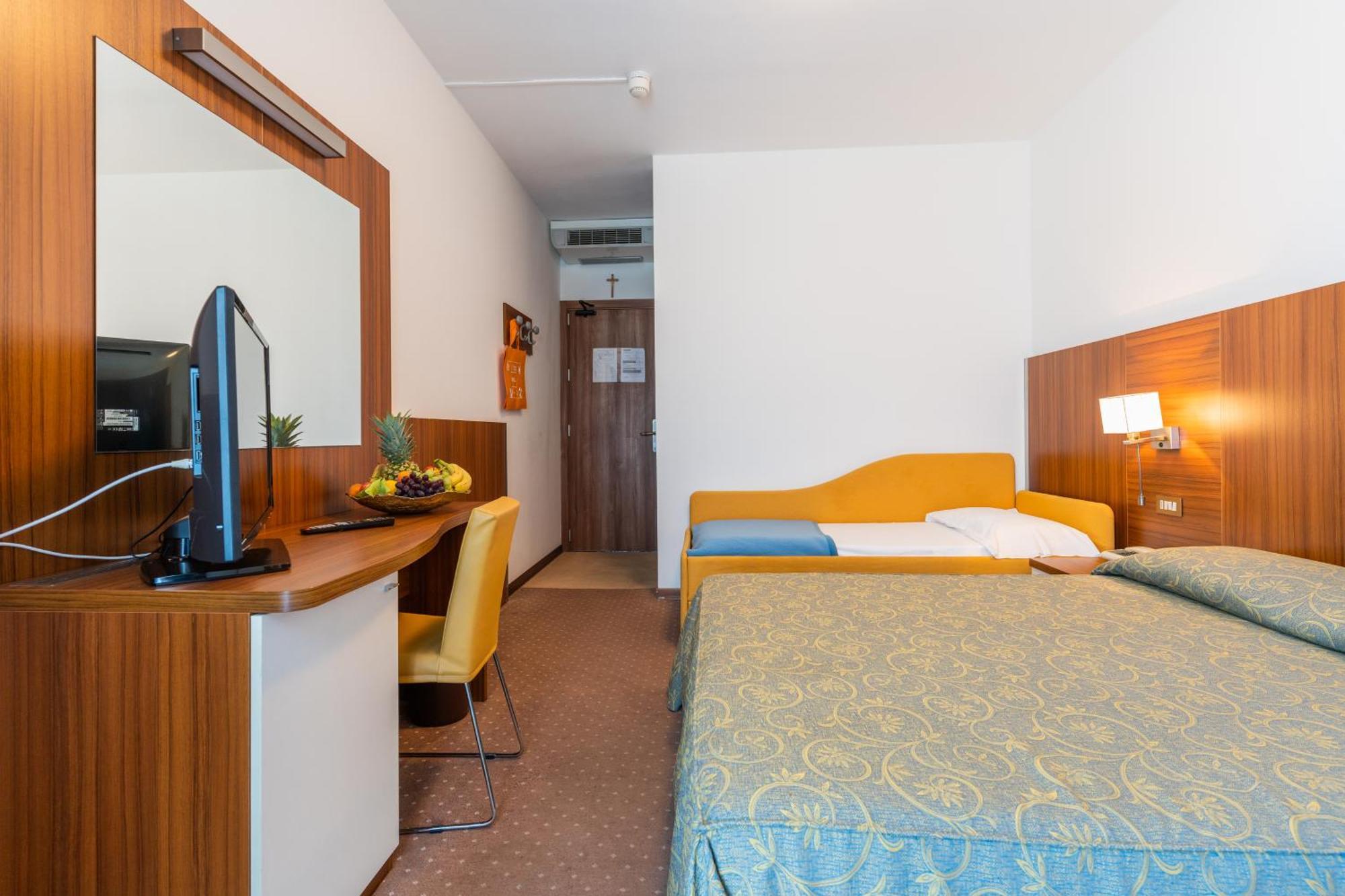 Hotel Touring Caorle Exterior photo