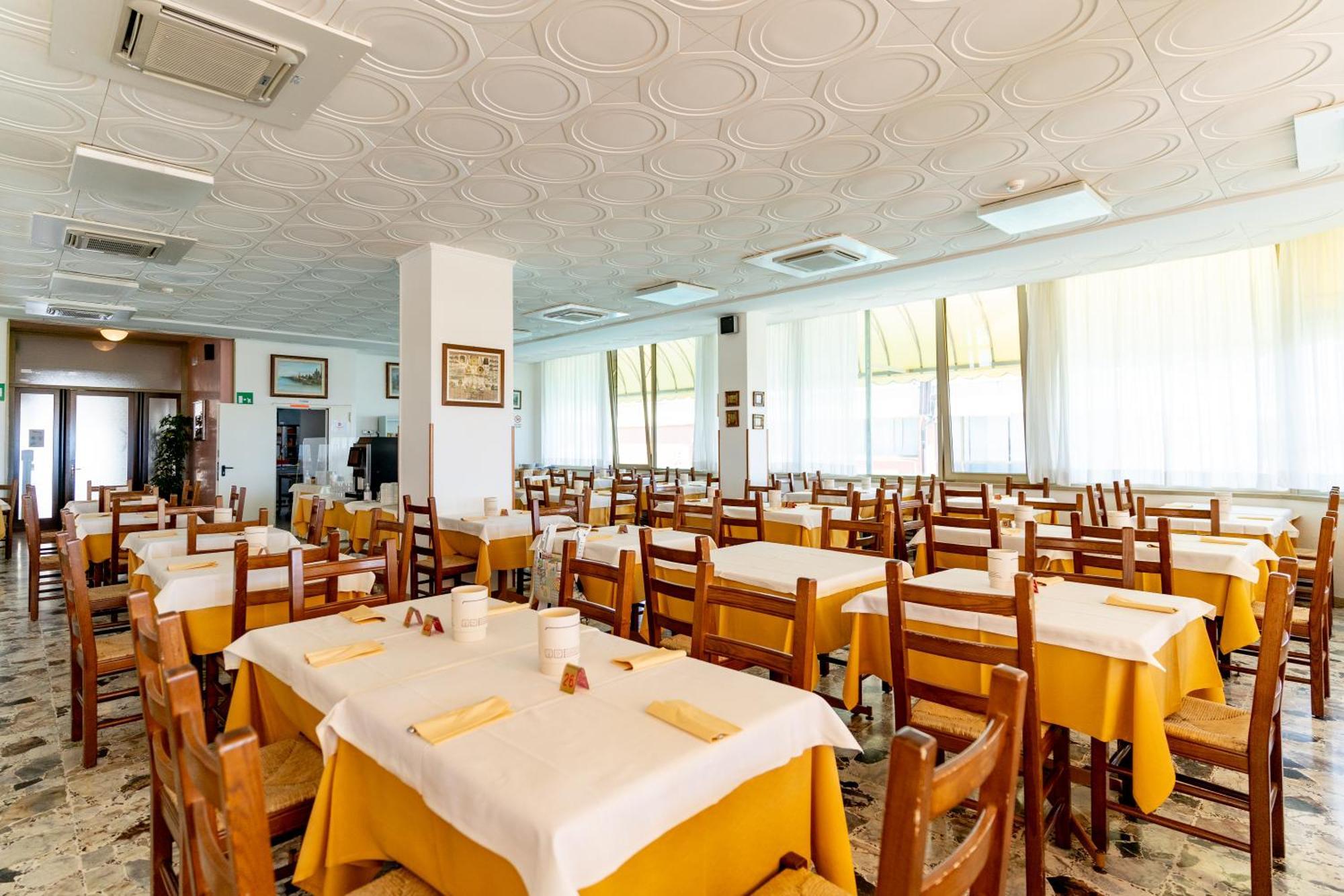 Hotel Touring Caorle Exterior photo